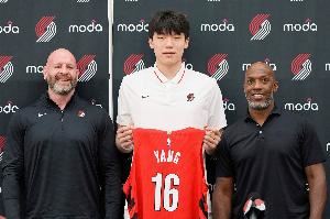 👀美记：开拓者&篮网适合杨瀚森 他去季后赛球队反而没出场机会