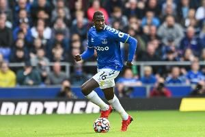 斯基拉：前埃弗顿中场杜库雷将自由转会去沙特踢球