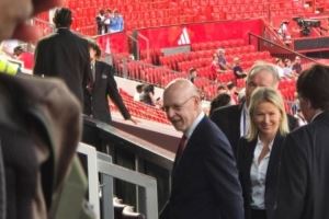 英超首轮曼联对阵阿森纳，阿夫拉姆-格雷泽现身老特拉福德