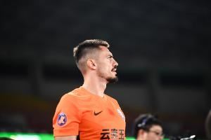 踢人染红！足协官方：云南玉昆球员布尔克实施暴力行为，停赛3场