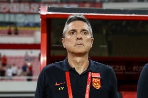 东体：安东尼奥给球队进行长达6分半钟的训话，他应负主要责任