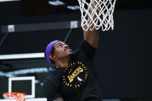 开练！湖人官方更新社媒 晒出范德比尔特的训练照