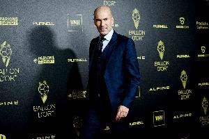 亨利谈齐达内：我们都知道谁会是法国队新主教练，我祝他一切顺利