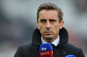 加里-内维尔：马杜埃凯在右路非常出色，萨卡可以改踢左路吗？