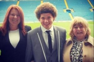 菲利普斯14岁加盟利兹联青训，21岁当核心，26岁4900万欧加盟曼城