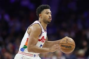 队记：76人不会让格莱姆斯阻碍埃奇库姆的成长 但前者仍很有价值