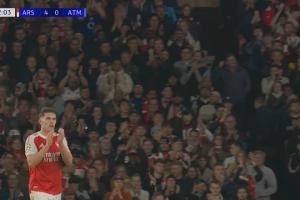 接受全场掌声！第83分钟，约克雷斯下场本场完成双响