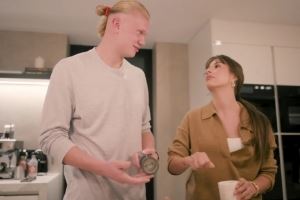 好甜🥰哈兰德说女友踢球像吉格斯，女友嘲笑哈兰德盘带不行