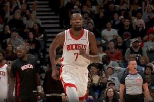 打卡下班咯！亚当斯连续抢到前场板 杜兰特三分一击毙命！