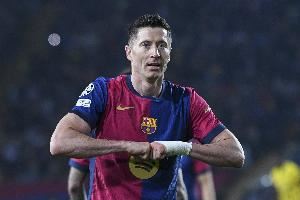 官方：莱万、奥尔莫获得医疗许可，入选对阵埃尔切大名单